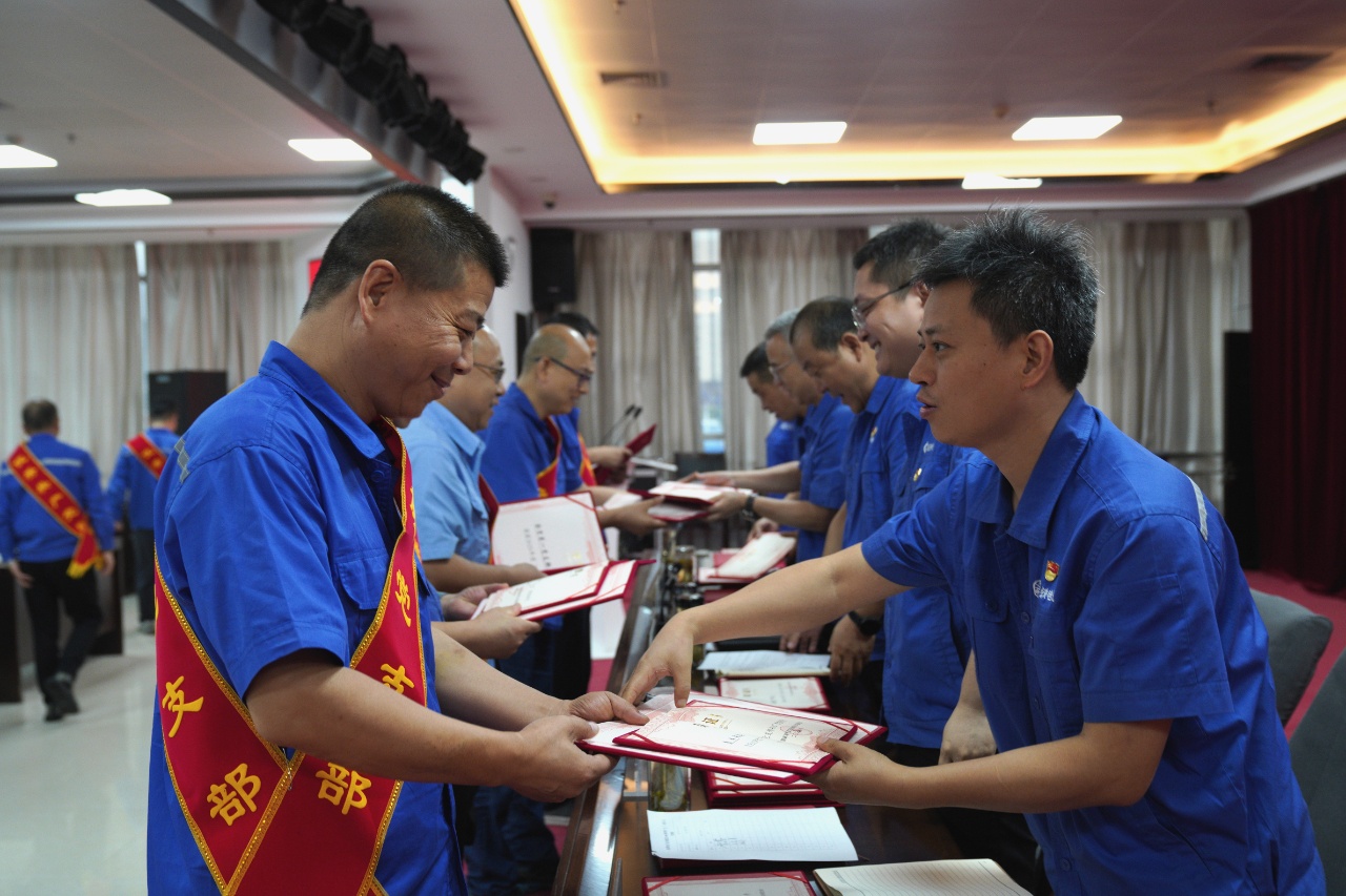 291751211612360645.jpeg 頒獎.jpg